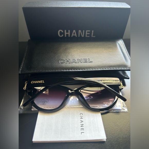 CHANEL Black and Gold bow Sunglasses Brand new - Picture 2 of 4